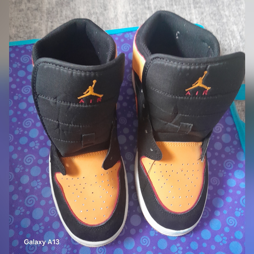 Jordan Kids High-Top Sneakers In Orange And Black
